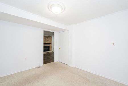 For Lease - 122 Centre Street, Brampton, Ontario - Photo 2