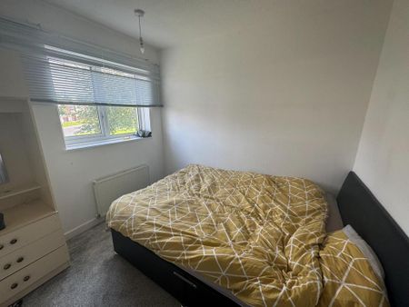 3 bedroom end of terrace house to rent - Photo 4