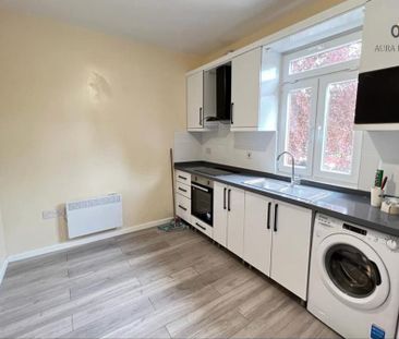 3 bedroom flat to rent - Photo 2