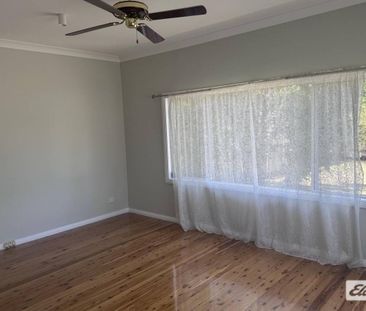 Large 4 bedroom home - Photo 4