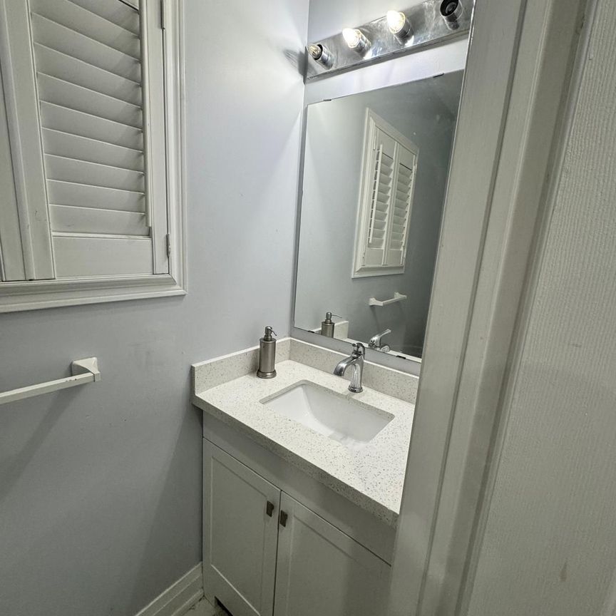 For Lease - 35 Applegrove Court Unit# Main, Brampton, Ontario - Photo 1