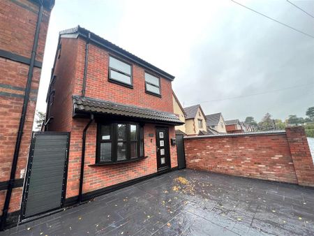 4 bedroom detached house to rent - Photo 3