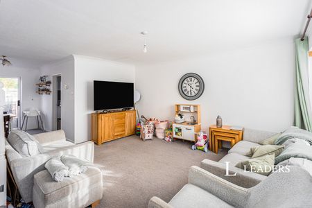 3 bedroom house to rent Badgers Walk, Burgess Hill, RH15 - Photo 2