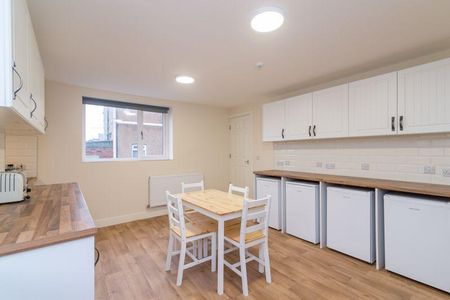 1 bedroom in a house share to rent - Photo 3