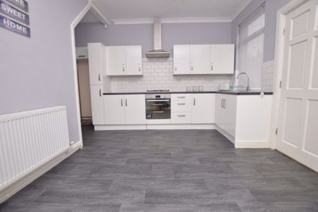 2 Bedroom Terraced House - Photo 3