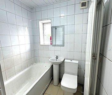 4 bedroom semi-detached house to rent - Photo 6