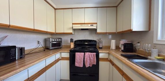 606 Edinburgh Road S, Guelph - Photo 2