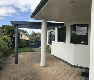 This is a stunning executive home, welcomed through the entrance wa... - Photo 4