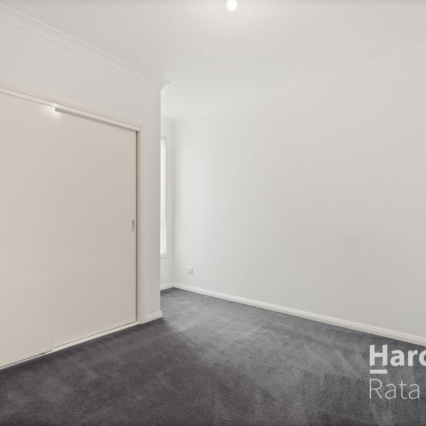 Perfectly Presented Home in a Convenient Location - Photo 1