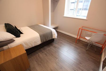 4 bedroom semi-detached house to rent - Photo 5