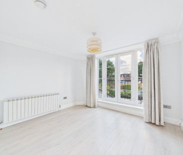 19 Cherry Orchard, Staines-Upon-Thames, Middlesex,TW18 - Photo 1