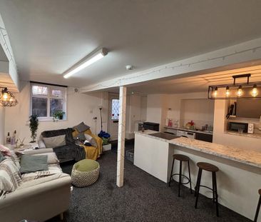 3 bedroom flat to rent - Photo 2