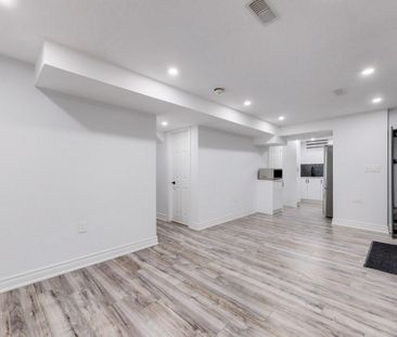 For Lease - 280 Miller Park Avenue, Bradford West Gwillimbury, Ontario - Photo 5