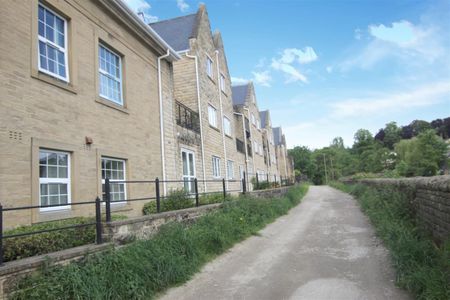 2 bedroom Flat To Let - Photo 2