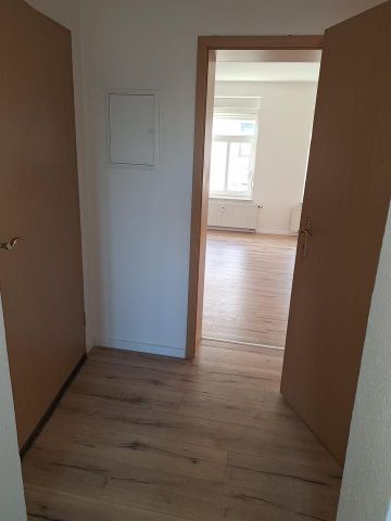 Schöne, komfortable 2-Raum-Wohnung mit Balkon in Oelsnitz/Vogtland - Photo 3