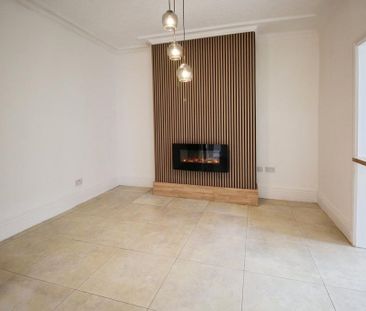 3 bedroom end of terrace house to rent - Photo 3