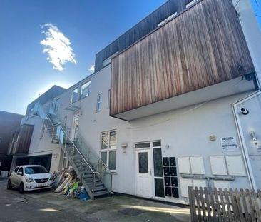 3 bedroom flat to rent - Photo 4