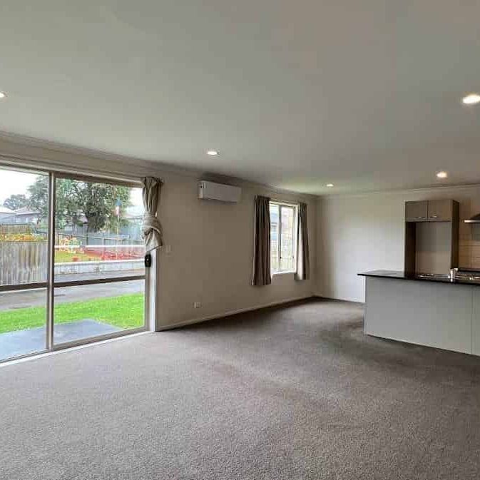 Spacious 4-Bedroom Family Home with Internal D... - Photo 1