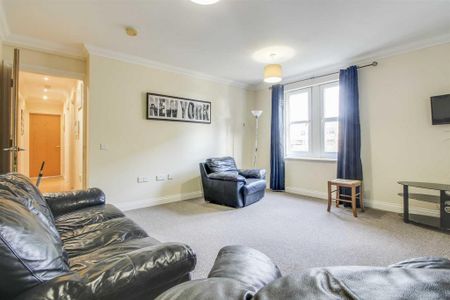 4 bedroom apartment to rent - Photo 2