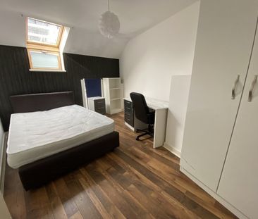 5 Bed - Flat 9, 1-9 Regent Road, Leicester, - Photo 4