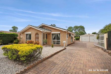 Modern Three-Bedroom Family Home in Isabella Plains - Photo 4