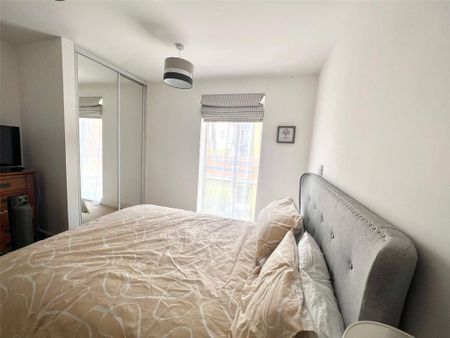 2 bedroom flat to rent - Photo 2