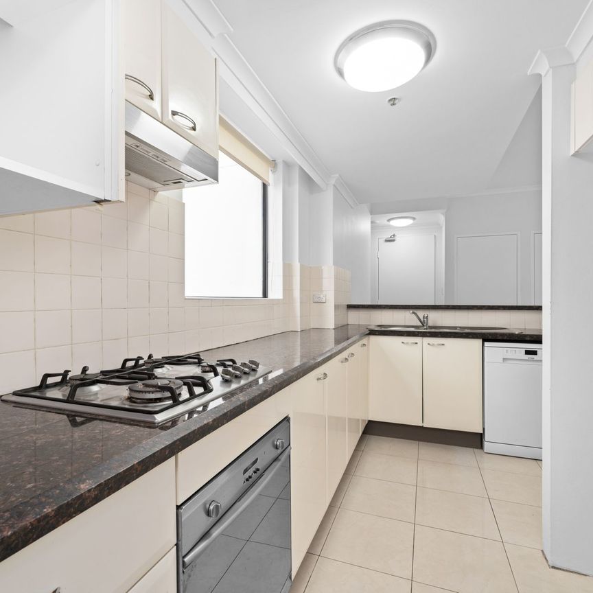 Huge 2 Double Bedroom Apartment with 2 Terraces and Parking - Photo 1