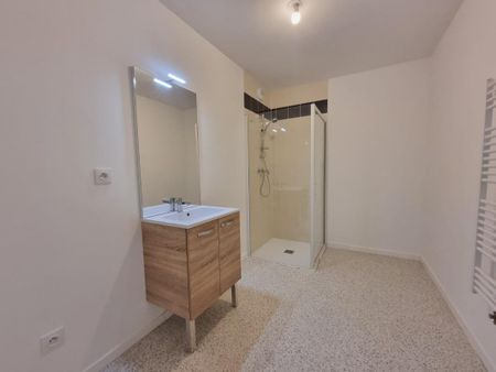 Location Appartement 3 pièces 76m² ROUEN 76100 - Photo 5