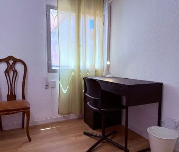 Calle de Santa Julia, Madrid, Community of Madrid 28053 - Photo 3