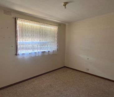 Cozy 2-Bedroom Gem Just Steps from Dandenong Market - Photo 2