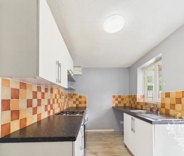2 bedroom semi-detached house to rent - Photo 5