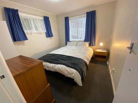 Large three bedroom with wifi and fully furnished - Photo 4