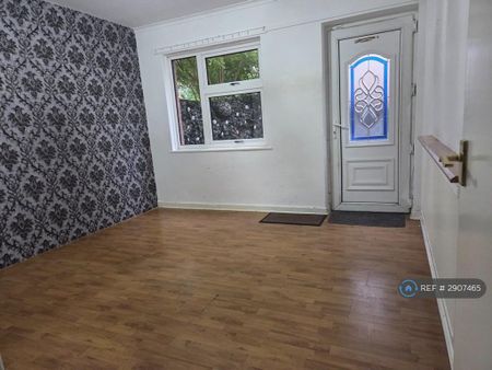 4 bedroom end of terrace house to rent - Photo 4