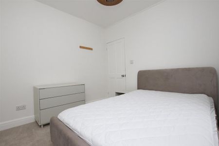 3 bedroom apartment to rent - Photo 4