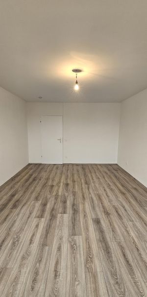 Sehr schöne renovierte 3 Zimmer Wohnung mit Balkon in Duisburg zu vermieten, WBS erforderlich - Photo 2