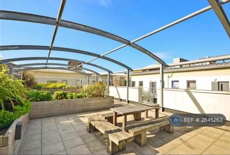 2 bedroom flat to rent - Photo 5