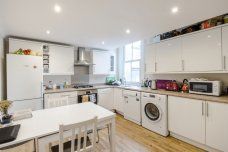 3 bedroom flat to rent - Photo 4