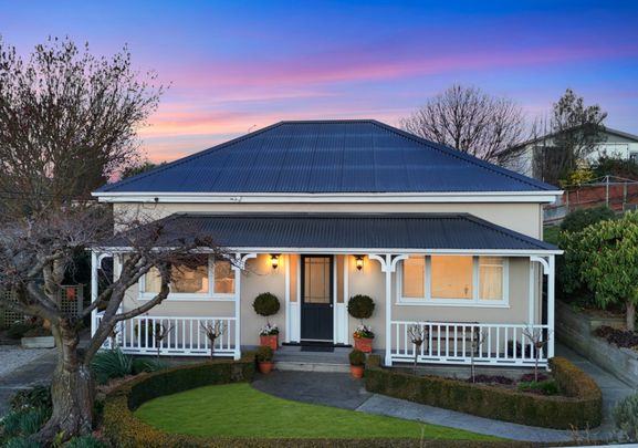 Tidy Two Bedroom - Photo 1