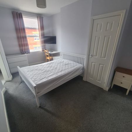 3 Bed - 19a Winston Gardens, Headingley, Leeds - LS6 3LA - Student - Photo 2