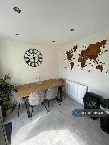 3 bedroom semi-detached house to rent - Photo 4