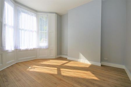3 bedroom flat to rent - Photo 3