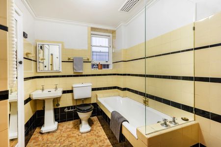 1/1 Birtley Place, Elizabeth Bay NSW 2011 - Apartment For Rent | Domain - Photo 2