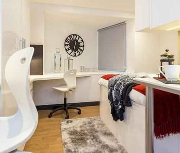 Studio London - Photo 2