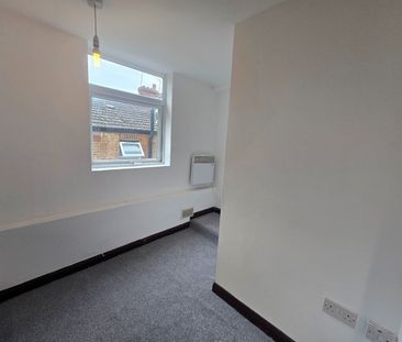 2 Bed Flat, St. Mary's Road, SE25 - Photo 2