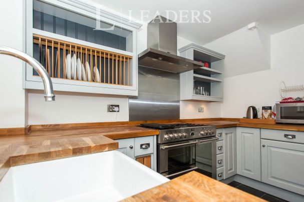 3 bedroom mid-terrace to rent Hulatt Road, Cambridge - Photo 1