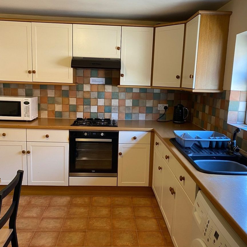 7 Bed Semi-Detached House, Henry Road, NG2 - Photo 1