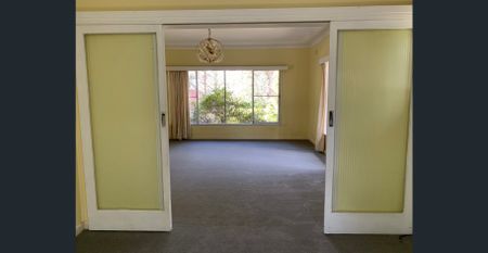 1950's Cottage on double block, walk to town - Photo 3