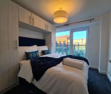 3 Bedroom 2 Bathroom Apartment - Photo 6