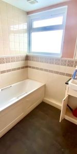 5 bedroom detached house to rent - Photo 3