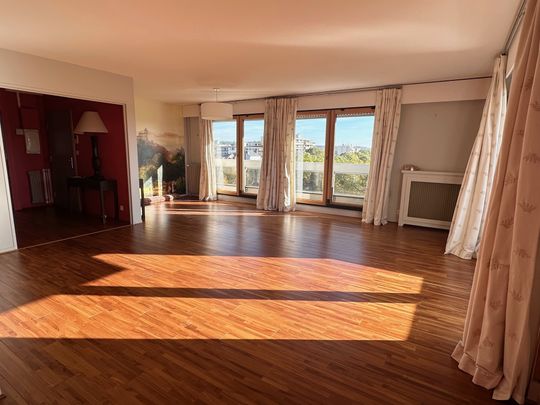 Spacieux T5 de 122 m² avec vue panoramique sur le Champ de Juillet - Photo 1